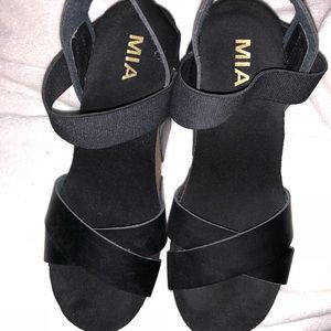 Black wedges